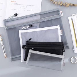 文件袋;笔袋;修正带