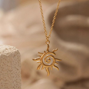 �W���羳���R�d����̫ꖵ�����Ů���Խ�ɫ�U�յ����r�к��s�i�