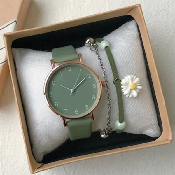 Green bracelet, box
