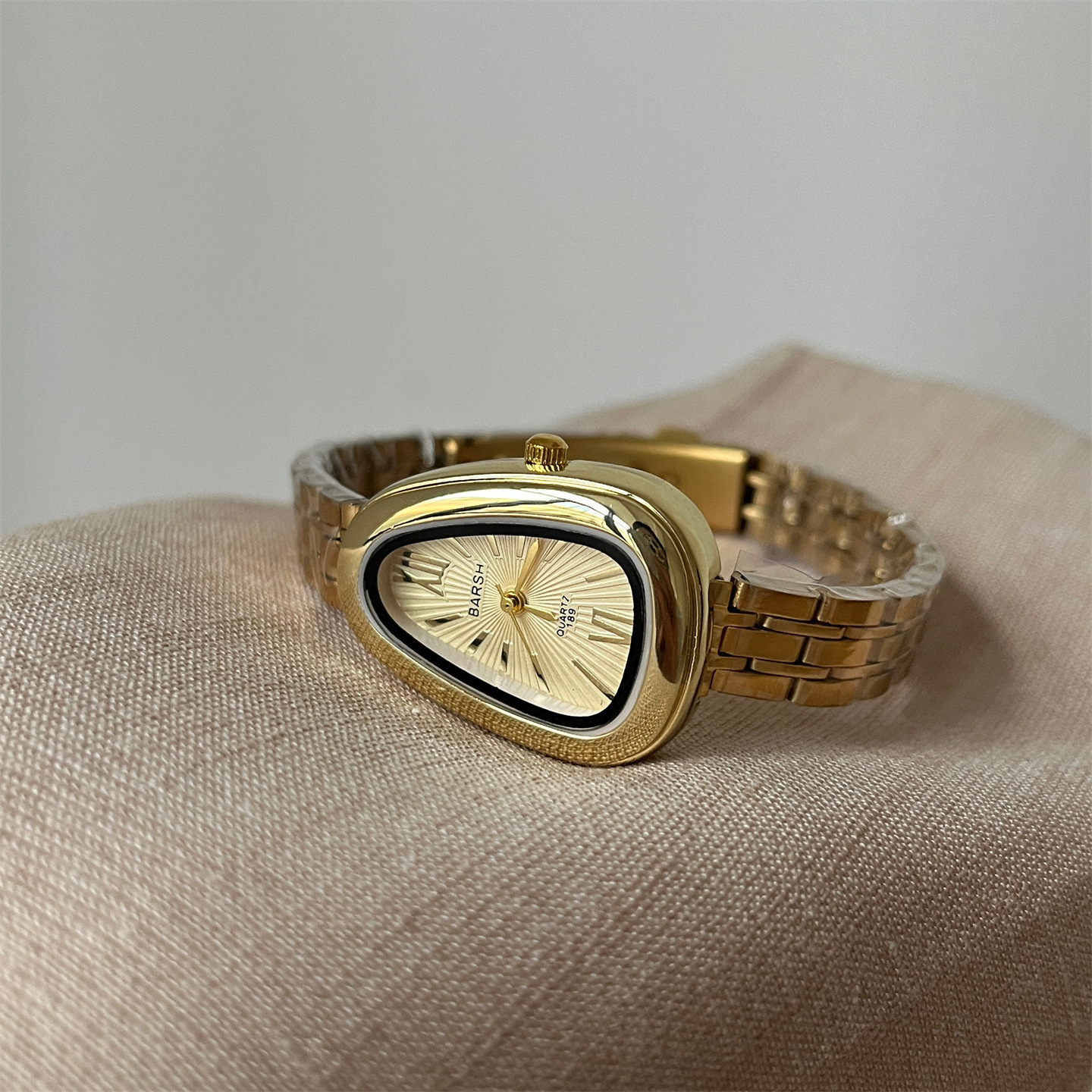 Snake Head Steel Band Chain Watch for Women, Light Luxury Commuter Style, High-End Simple Quartz Women's Watch, Manufacturer Hot-Selling Wholesale Wristwatch