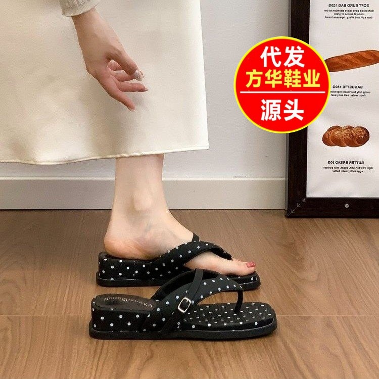 Punto de onda blanca cuadrada pendiente de tacones de flip flops de fondo grueso para mujeres 2026 nuevos zapatillas pequeñas de altura francesa image 1