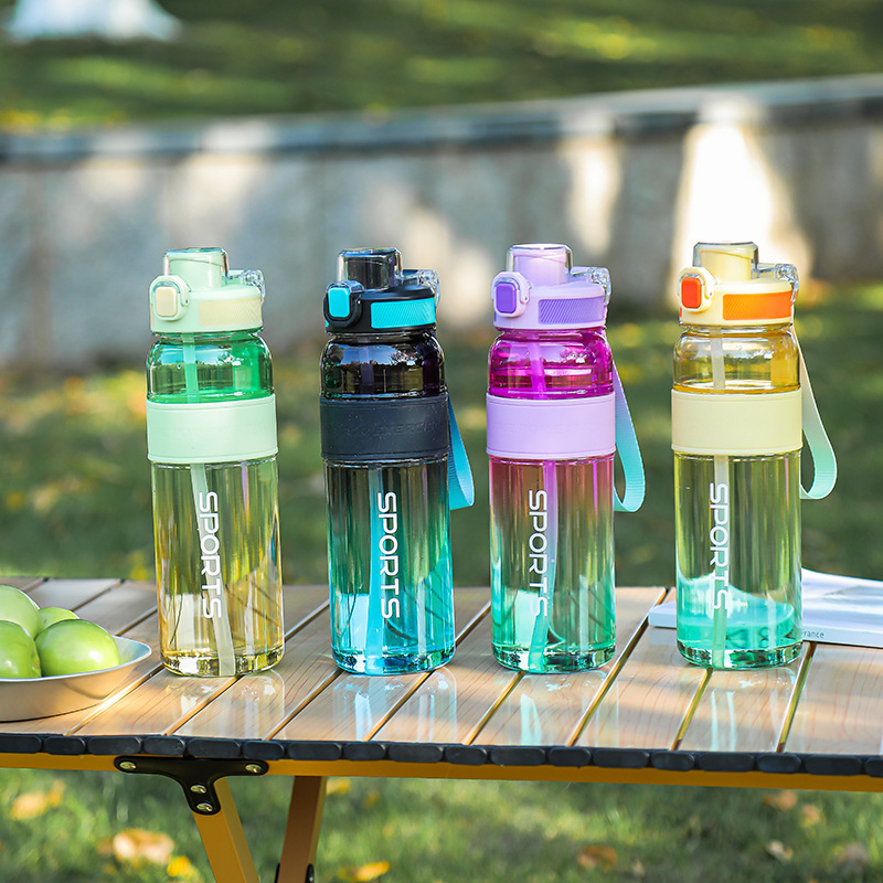 Taza de agua Hervidor de fitness de verano de gran capacidad y alto valor Taza de paja resistente a altas temperaturas Hervidor deportivo Taza espacial portátil