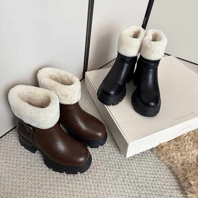 Boot tuyết nữ da thật cổ ngắn lót lông cừu, đế dày khóa thắt lưng gót vuông — màu nâu