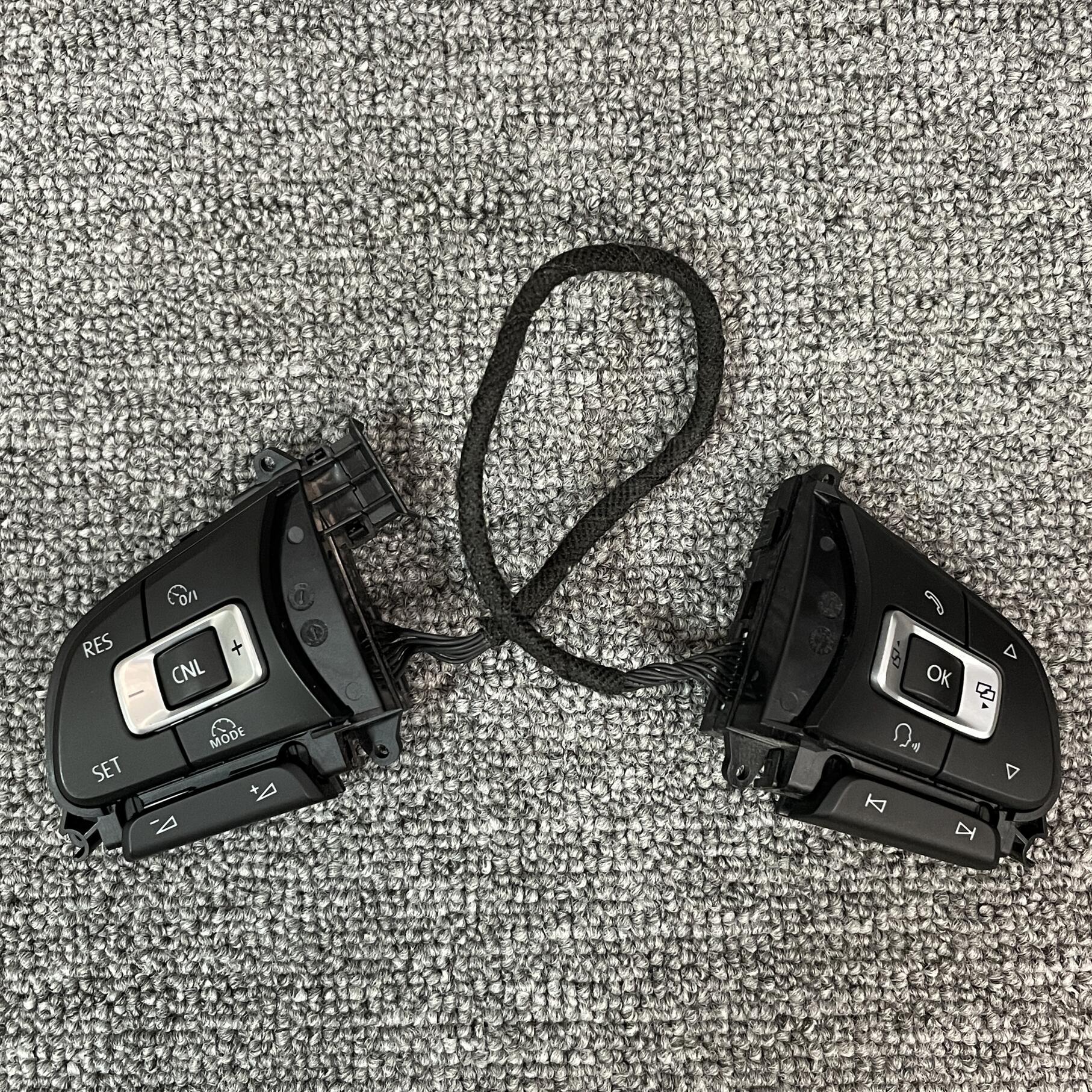5Ng959442 Is Suitable for Volkswagen Tiguan L T-Roc Cc Steering Wheel Multi-Function Buttons Without Acc, Glossy and Matte Finish