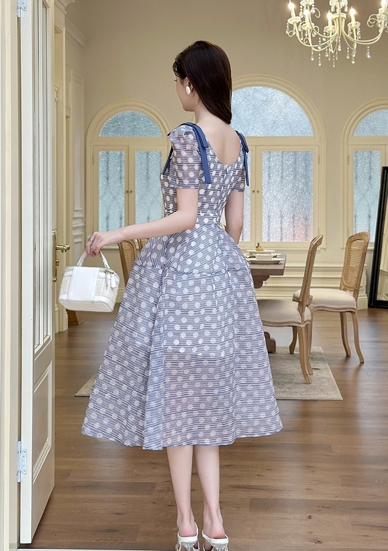 Váy chấm bi cổ vuông tay phồng viền lớn phong cách Hồng Kông — chấm bi màu xanh chi tiết 5