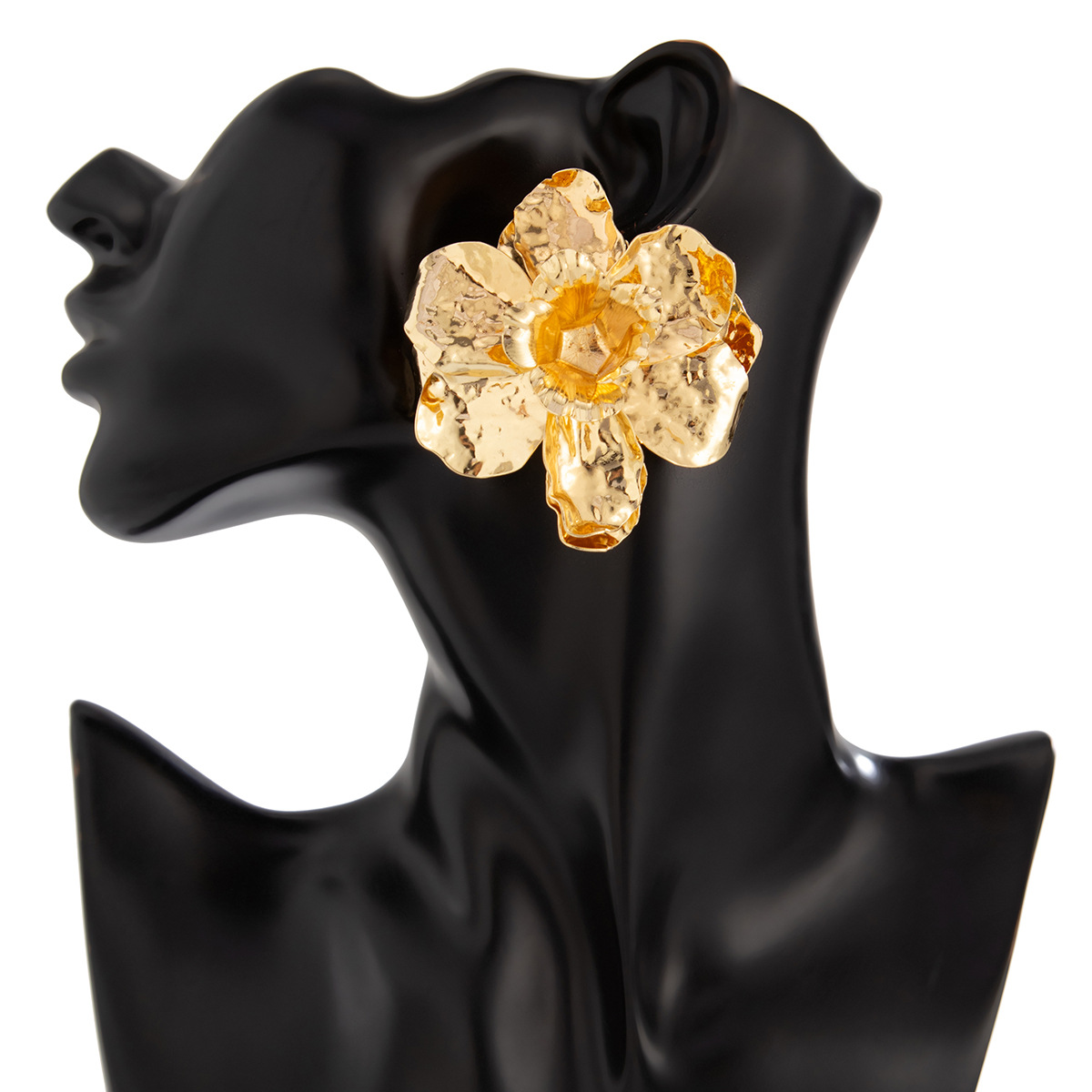 Europe and the United States cross-border earrings exaggerated metal big flower earrings personalized three-dimensional pleated flower ear jewelry Europe and the United States cross-border earrings exaggerated metal big flower earrings personalized three-dimensional pleated flower ear jewelry
