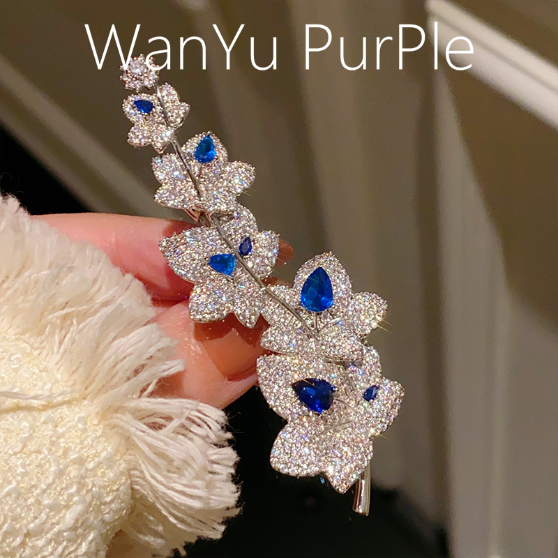 Super American French Palace Heavy Industry Sapphire Maple Leaf Brooch Men and Women Temperament High-end Retro Leaf Suit Pin