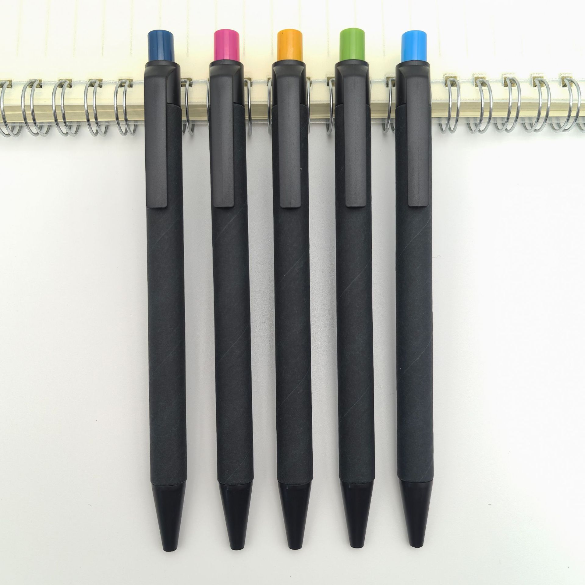 Presione bolígrafo de tubo de papel negro ecológico bolígrafo de regalo de publicidad de tapa de color bolígrafo de papel kraft verde reciclable