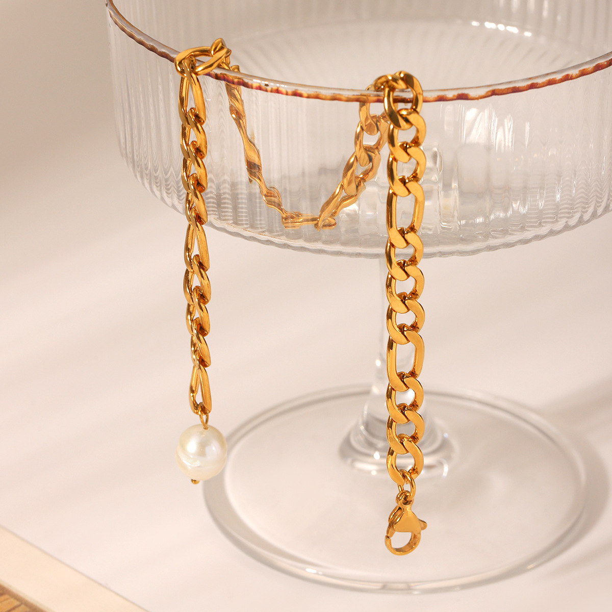 Estilo ins transfronterizo Europa y América Oro de 18 quilates Figaro de acero inoxidable tobillera Perla de agua dulce colgante adorno de pie joyería de acero de titanio