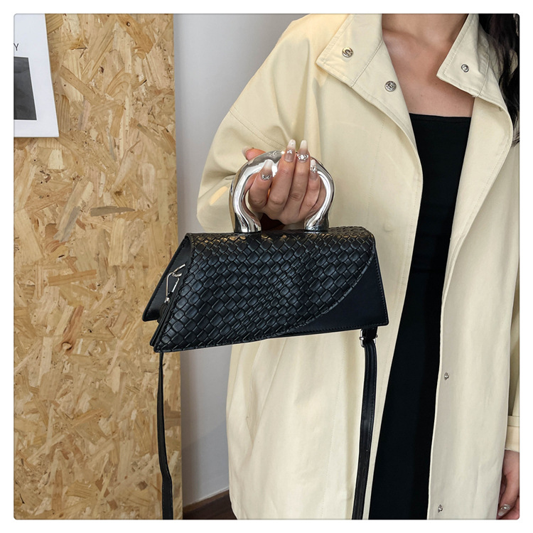 Crocodile patterned handbag for women 2024 new high-end niche design, personalized single shoulder crossbody square bag_voghion.com