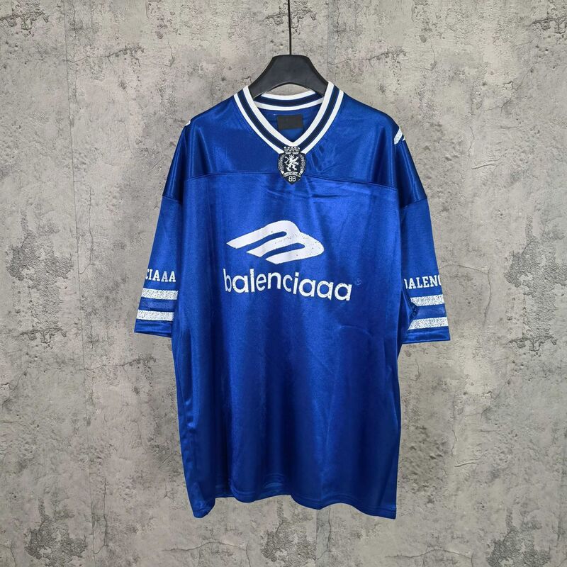 Correct Version High-Quality B Brand 26Ss New Manchester United Logo V-Neck Short-Sleeve Jersey T-Shirt, Loose Fit for Both Men and Women