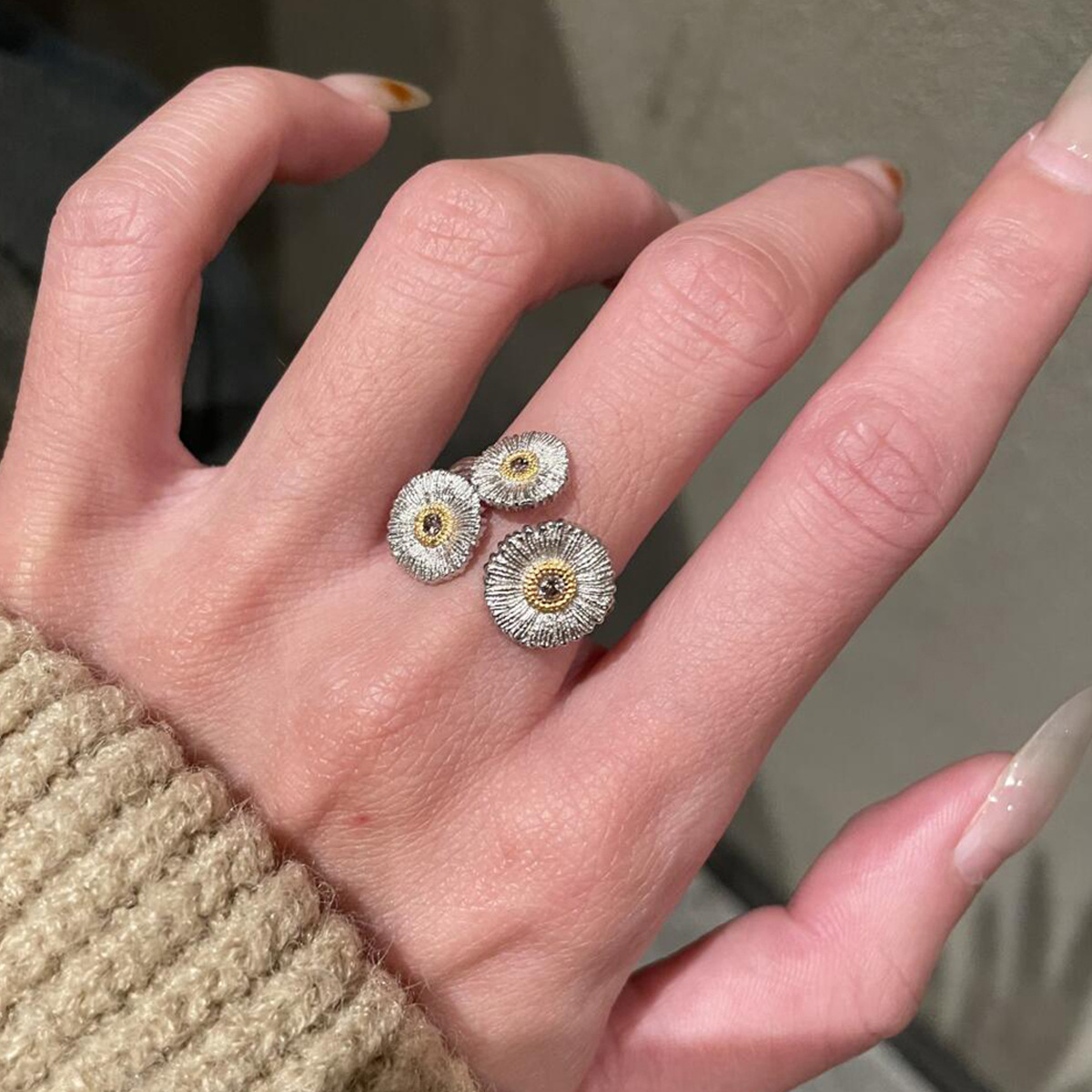 Buchy Style Silver Daisy Open Ring Women's Niche Fashion Accessible Luxury Chrysanthemum Inlaid Zircon High-End Hand Jewelry