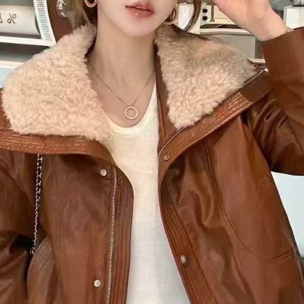 Lamb Wool Lapel Thickeneded Leather Jacket Women's European Winter Fashion New Warm Quilted Leather Jacket