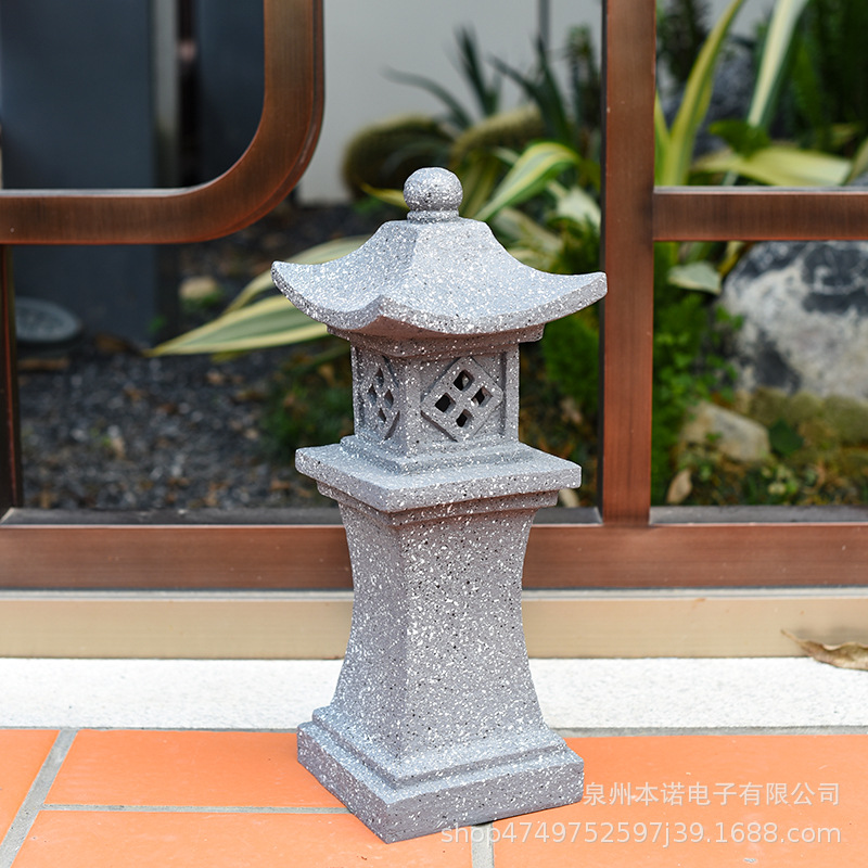 屋外ソーラーガーデンライト禅風和風石塔装飾樹脂工芸品置物庭園装飾ライト