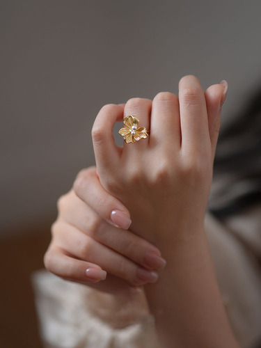  New Original Design Retro Chic Simple Artificial Pearl Ring with Floral Elements, Versatile Butterfly, French Style for Women