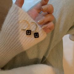 Japanese and Korean minimalist fun Korean-style influencer happy smile earring new fashion cute C-shape earrings
