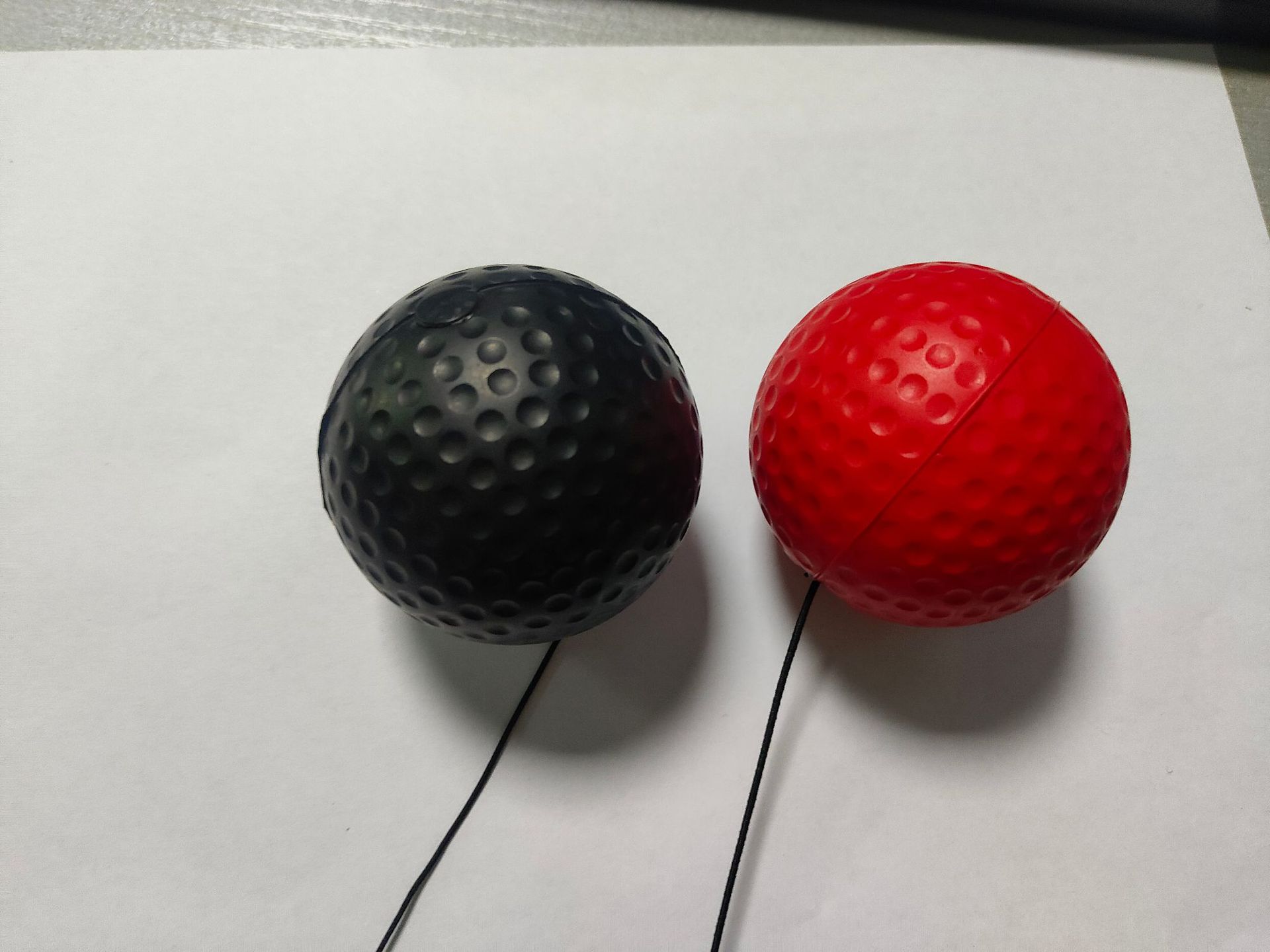 Боксерский мяч (красный/черный)