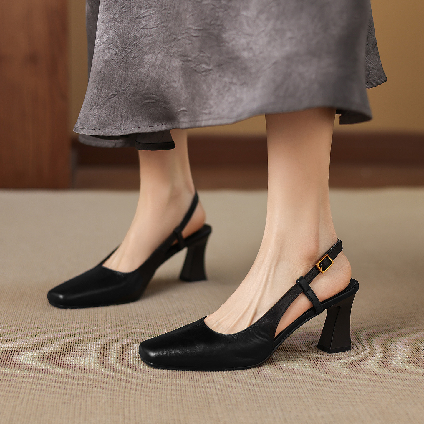 Sandal nữ cao gót 6,5 cm mũi hở quai khóa da bò — màu nâu