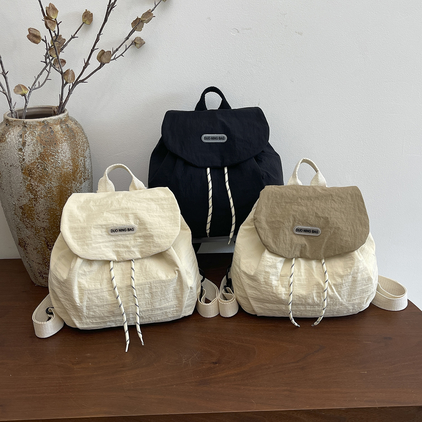 Nuevo estilo de chicas chicas estudiantes de color extranjero flip-off mochila de moda para salir mochila pequeña ocio