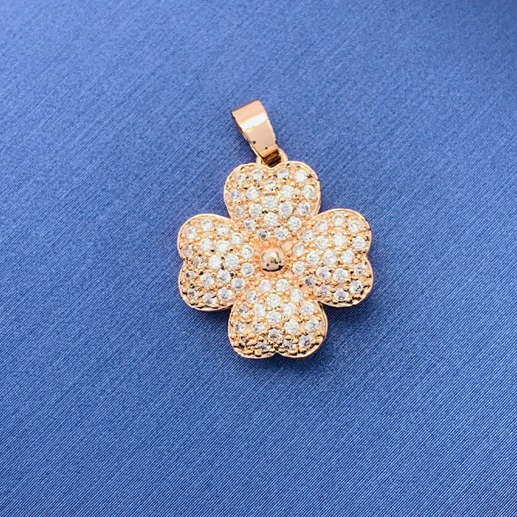 百種類のペンダントは心のままにファッションの経典を配合します。カップルの美しいペンダントは親友のアクセサリーを送ります。