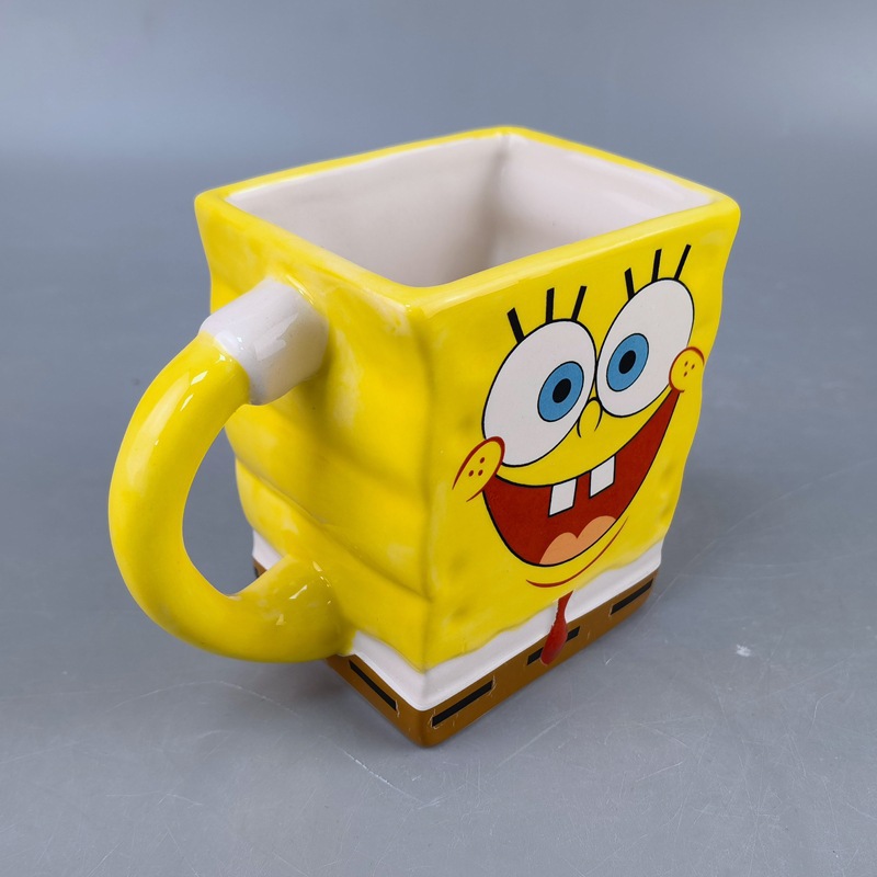 Taza de cerámica en forma de esponja de dibujos animados cuidadosamente seleccionada Taza de caracol pequeña creativa Taza de agua grande irregular