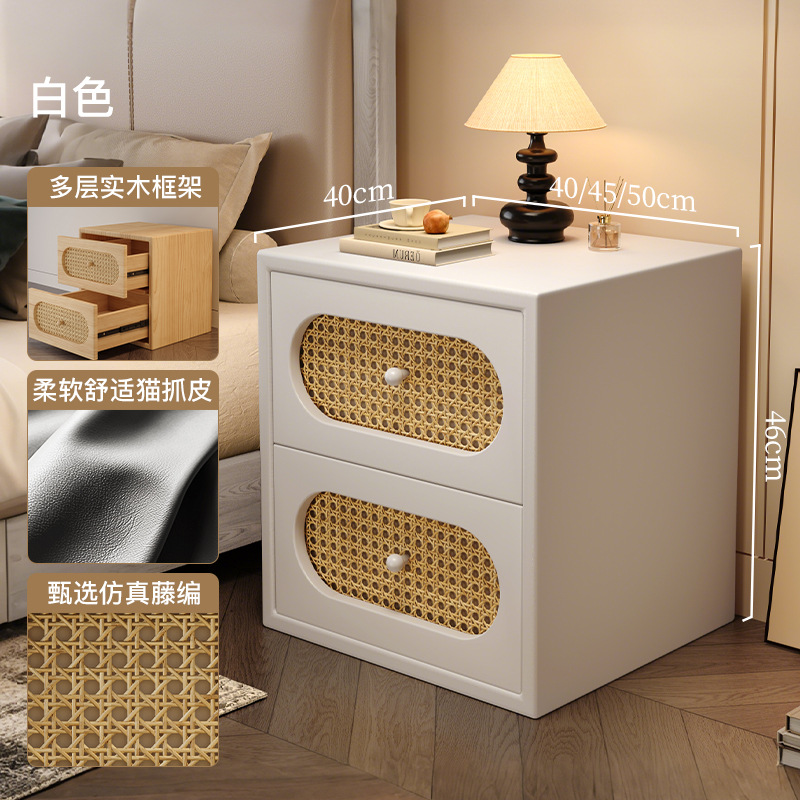 Mesita de noche estilo antiguo francés pequeño dormitorio doméstico tejido de ratán retro 2025 estilo caliente gabinete de cabecera de alta gama de lujo ligero