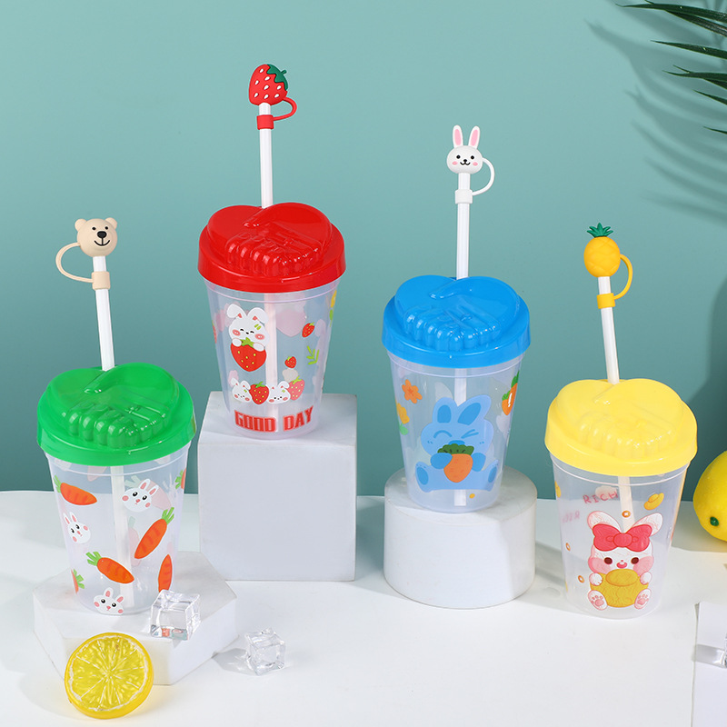 Suministro transfronterizo de vasos de plástico y vasos con pajita, vasos con pajita de zanahoria y conejito de dibujos animados, vasos de plástico para niños