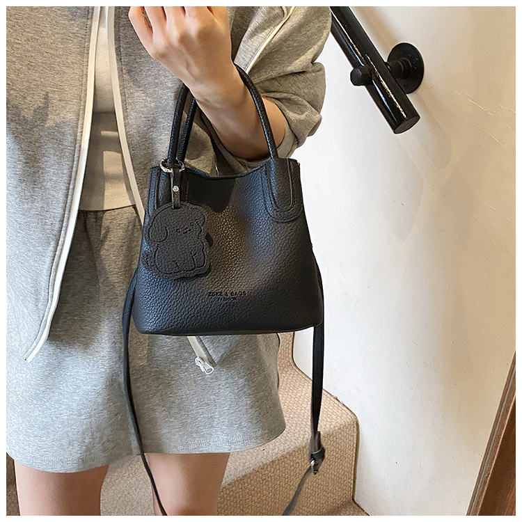2025 Simple and casual hand-held small bag, new trendy and fashionable commuter crossbody bag, summer vegetable basket bucket bag undefined