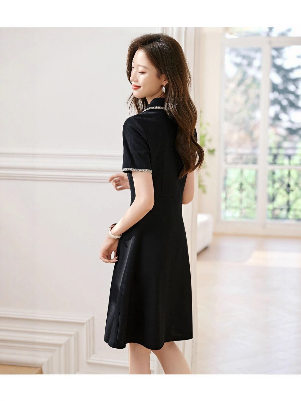 Váy đen dệt kim cổ POLO tay ngắn phong cách Chanel — đen