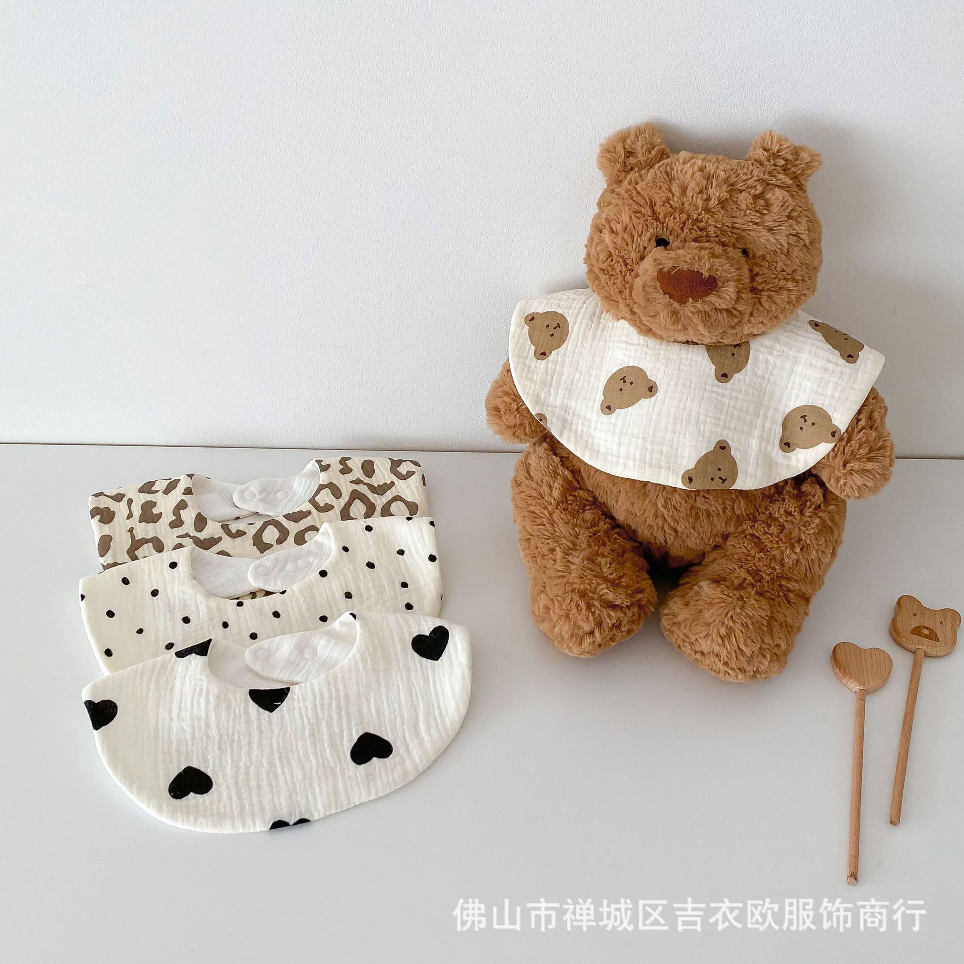 ins style round baby bib male and female baby bib newborn anti-spitting milk saliva towel soft absorbent bear