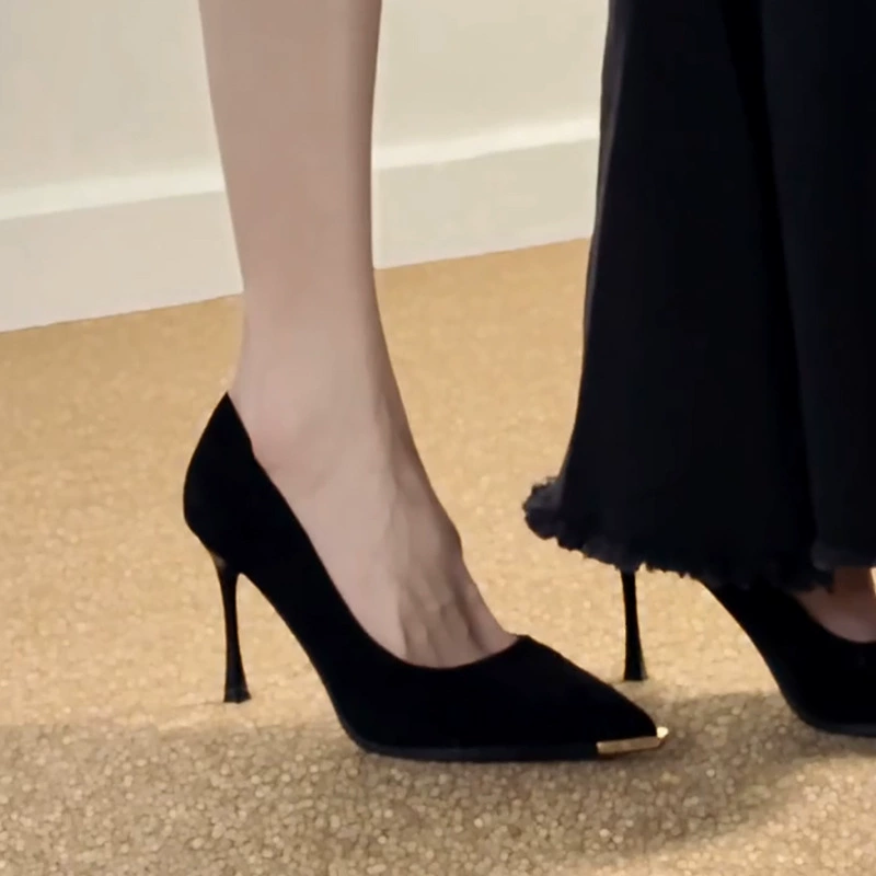 Черные высокие каблуки женские дизайнерские ощущения металлические остроконечные каблуки