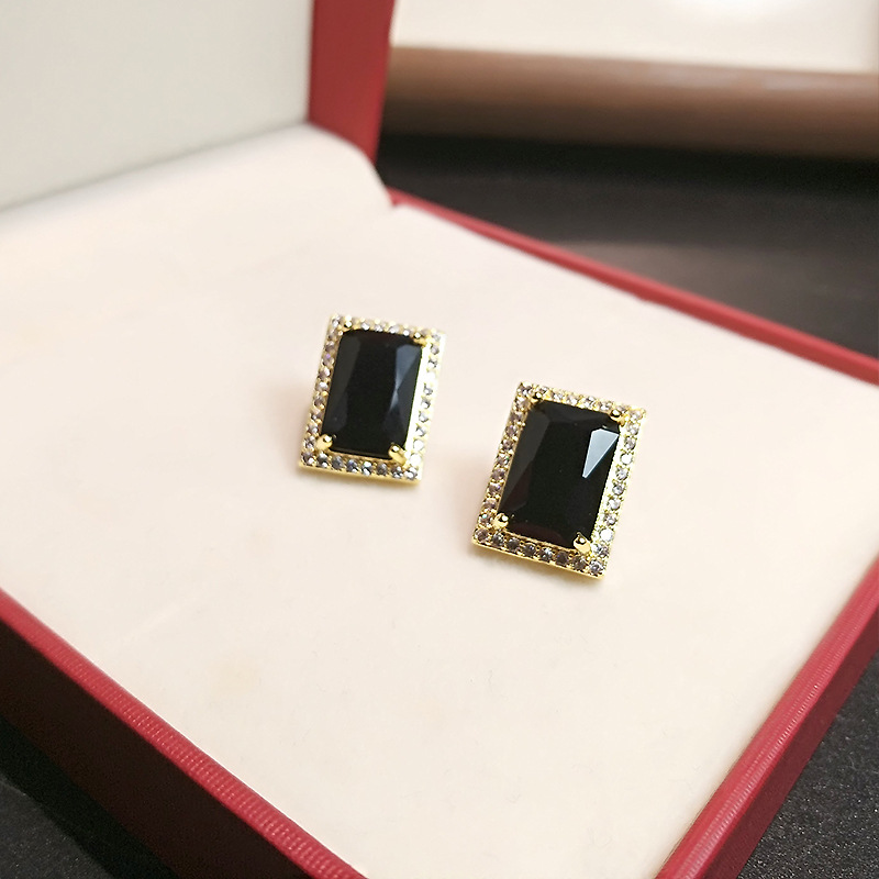 Cross-border retro negro joya cuadrado collar traje europeo y americano Luz de lujo de metal diamante incrustado negro piedra pendientes de una sola pieza de entrega