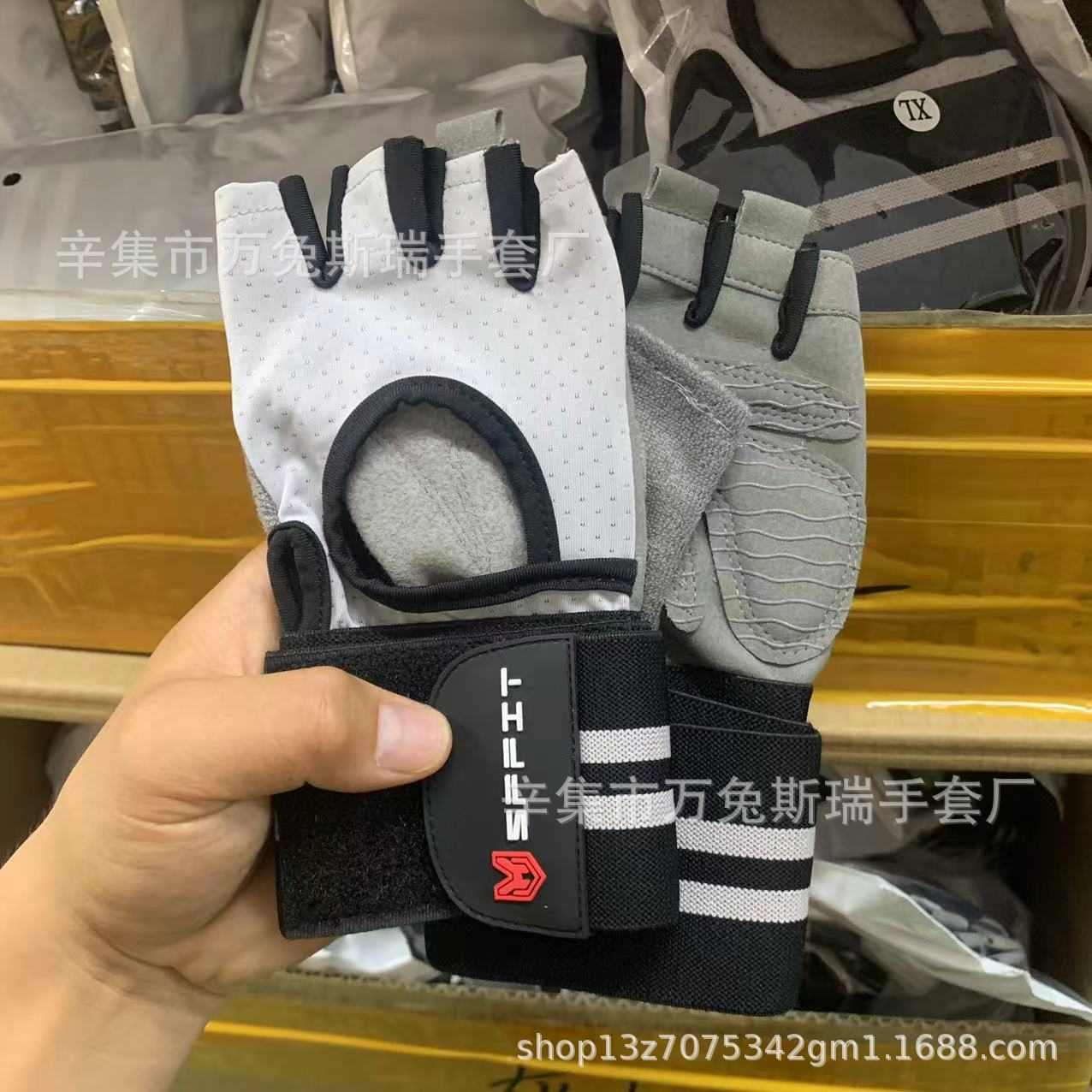 Snails, wristband, white gloves, new collection