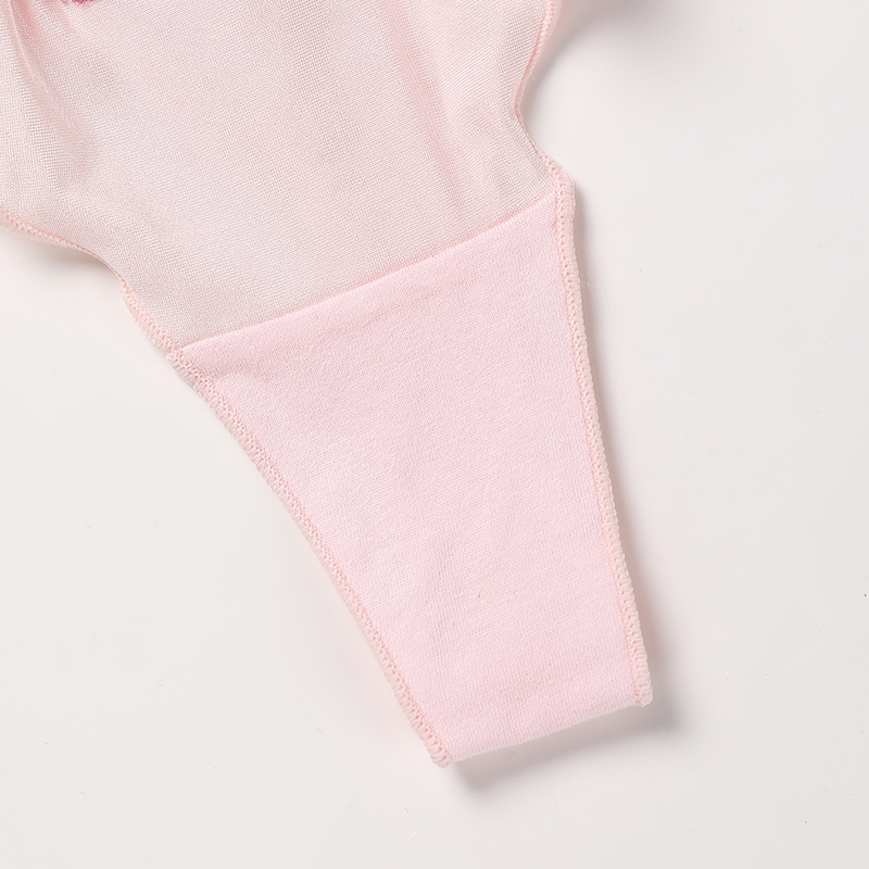 欧米風サテンピンクの女の子用下着、文字刺繍入り、シームレス、フリル付き、通気性、セクシーな女性用Tバック