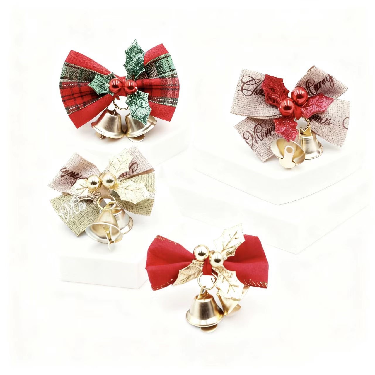 Pendant with bow