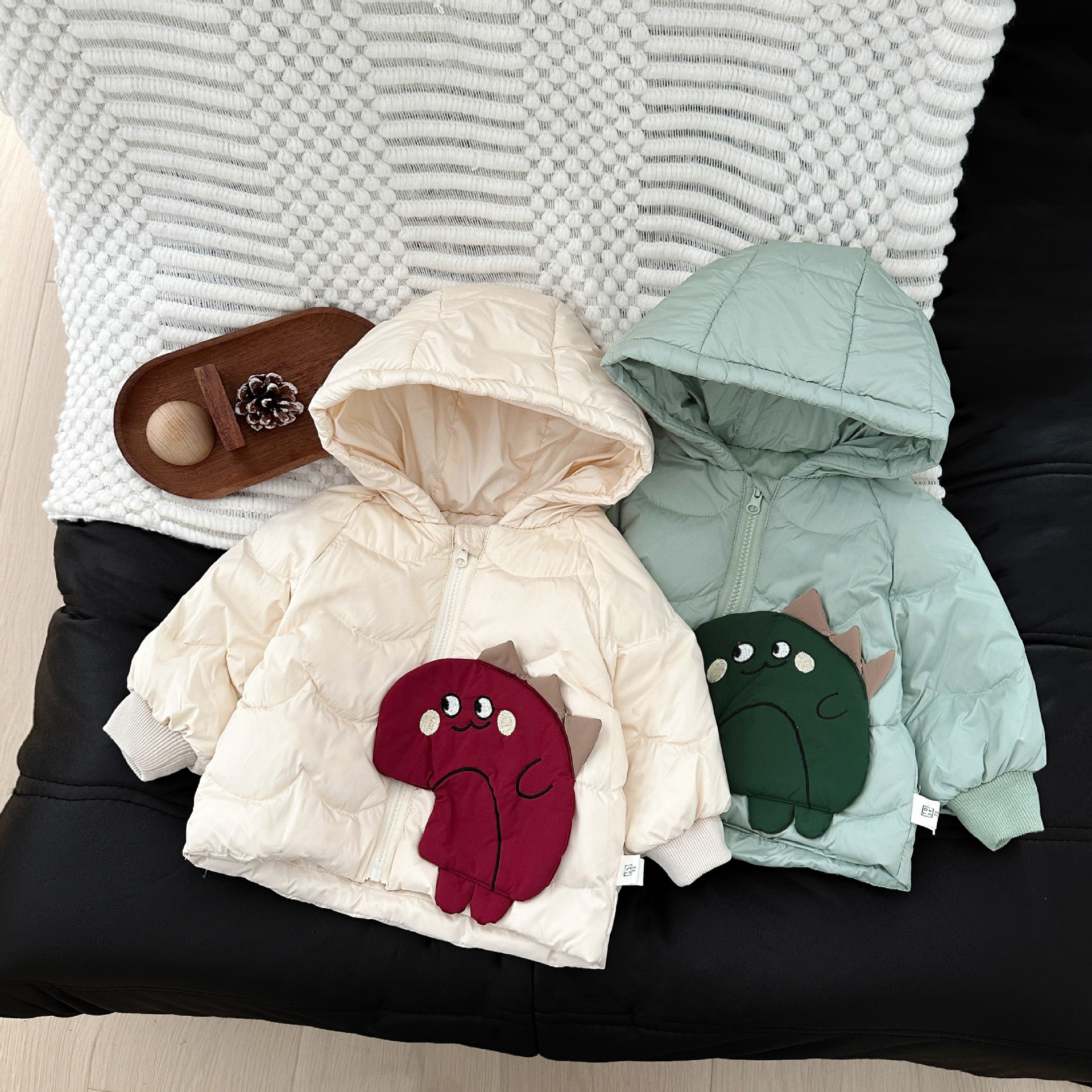 Bebé lindo chaqueta de plumón invierno bebé super lindos dinosaurios de dibujos animados chaqueta caliente niños ropa con capuchón blanco