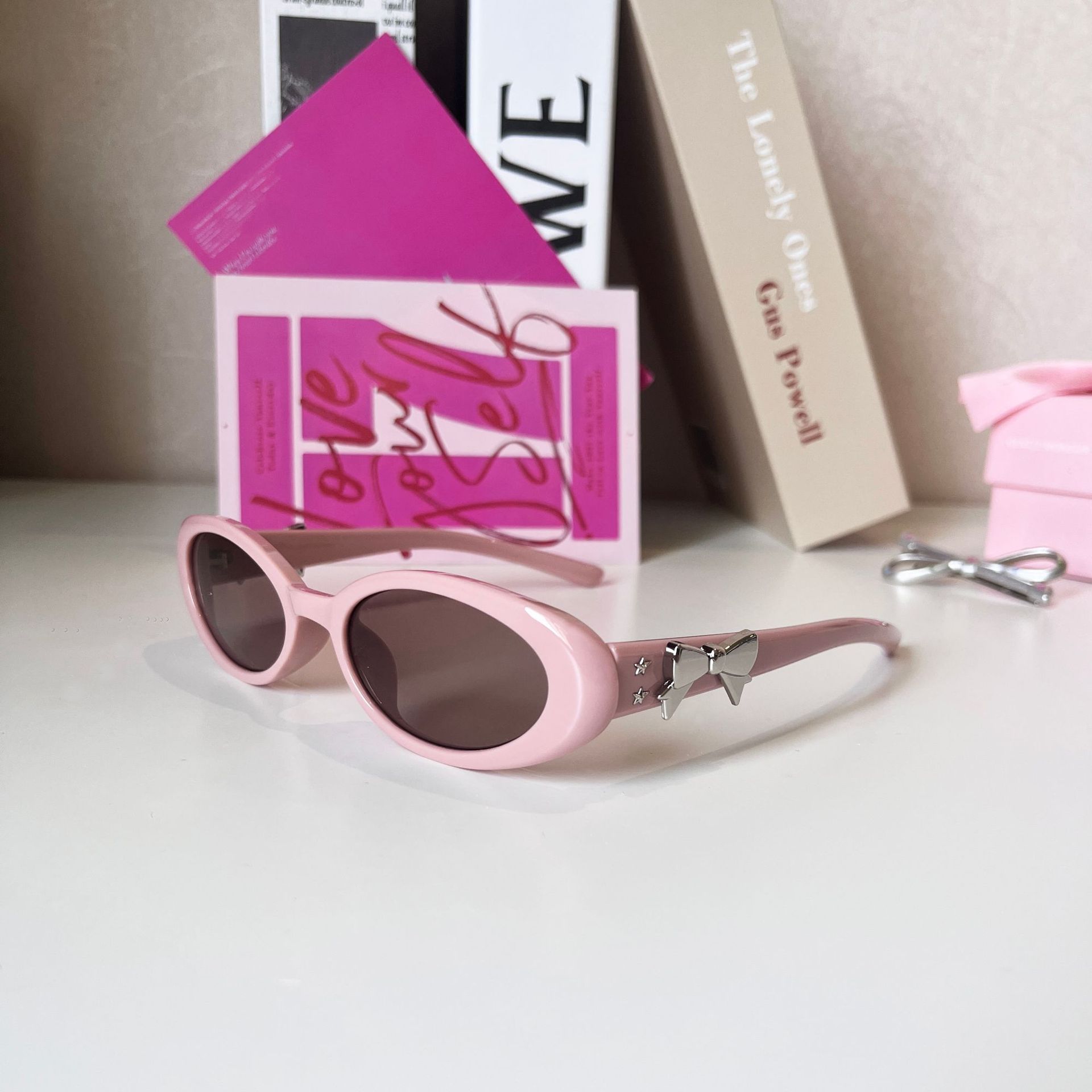 24 años nuevo Jennie con el mismo estilo Gafas de sol Mujer Ovalada Marco pequeño Gafas de sol de alta gama Bowknot Europa y América Transfronterizo