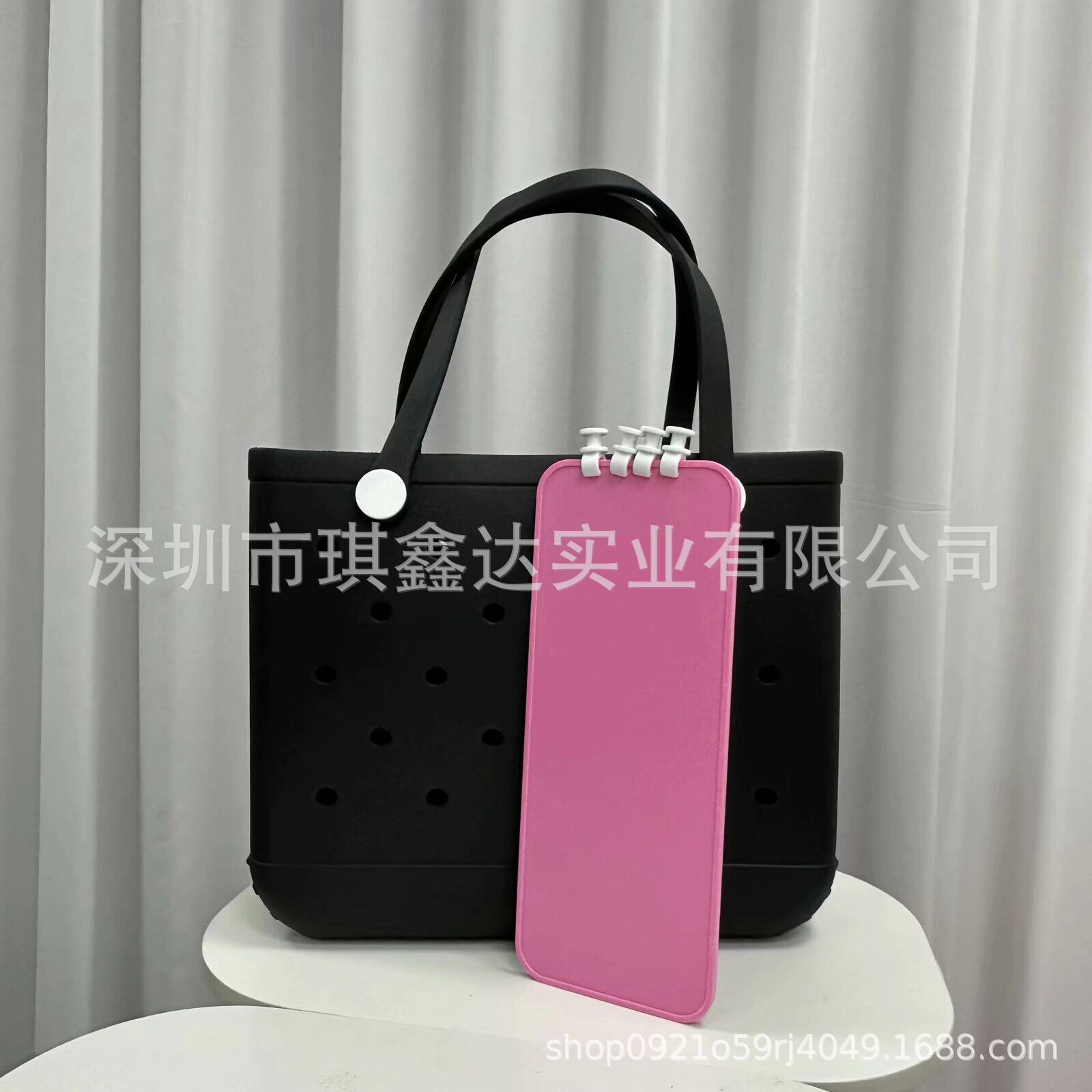 핑크색 중간 칸막이