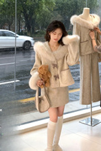 �׻�ɫ���b�ﶬ���¿�����ǧ����|�����Yë�q���װ���ȹ�ɼ���Ů