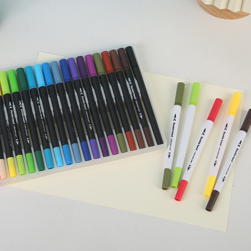 Bolígrafo de acuarela de doble cabeza en caja de pvc transfronterizo a base de agua para niños, bolígrafo de gancho de cabeza suave, pincel de pintura de anime de 120 colores