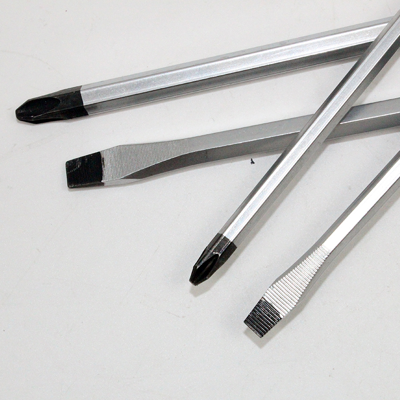 La percusión a través del corazón cambia el punzón y la cruz comienza con un destornillador magnético de grado industrial superduro grande alargado y engrosado