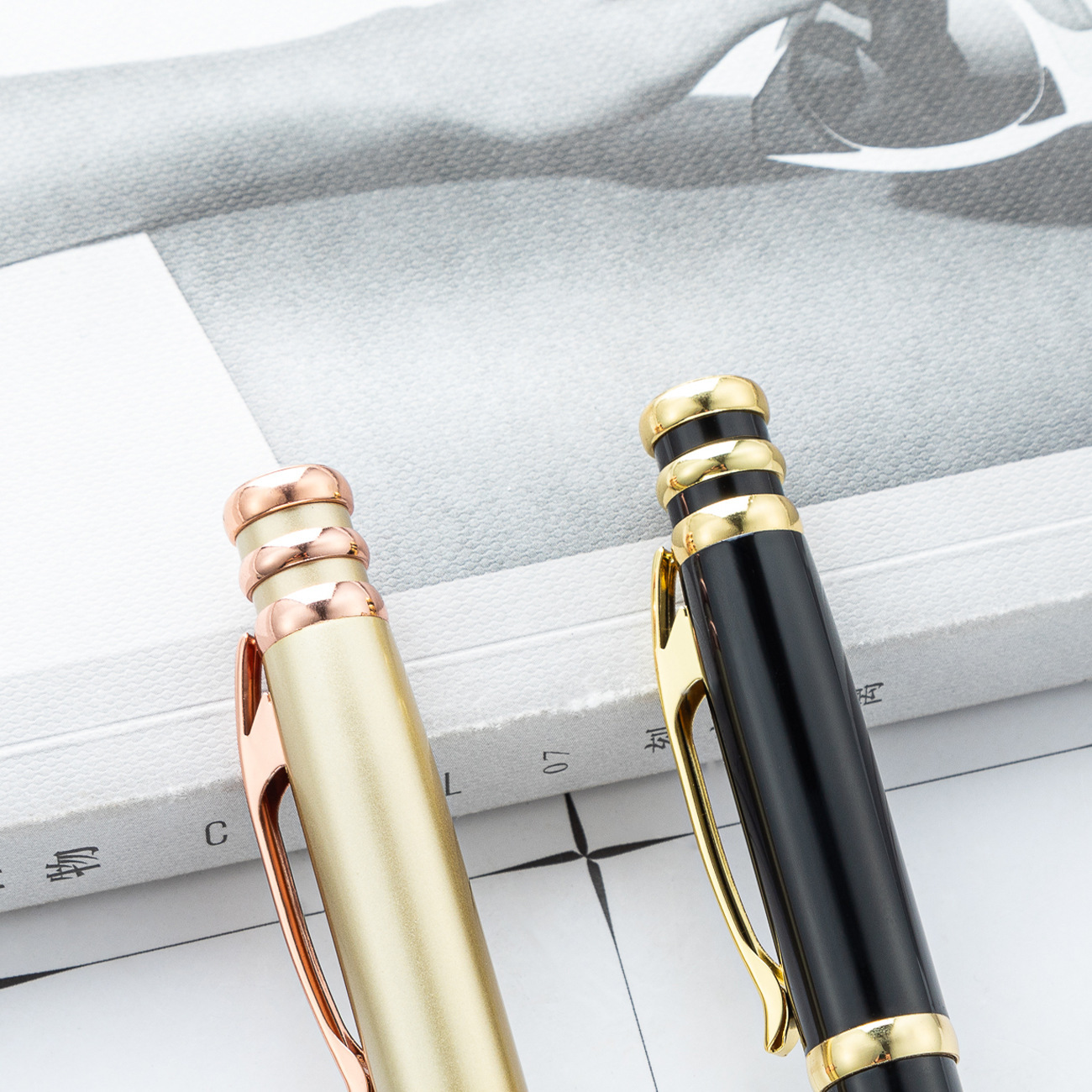 Nuevo pluma de firma de metal mayorista creativa de negocios de oficina pluma de bolas de agua imprimible logo publicitaria pluma de regalo