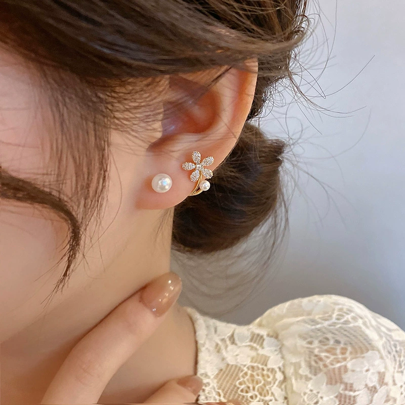 Small design retro earrings from pearl, trend of season, flowered, light luxury style