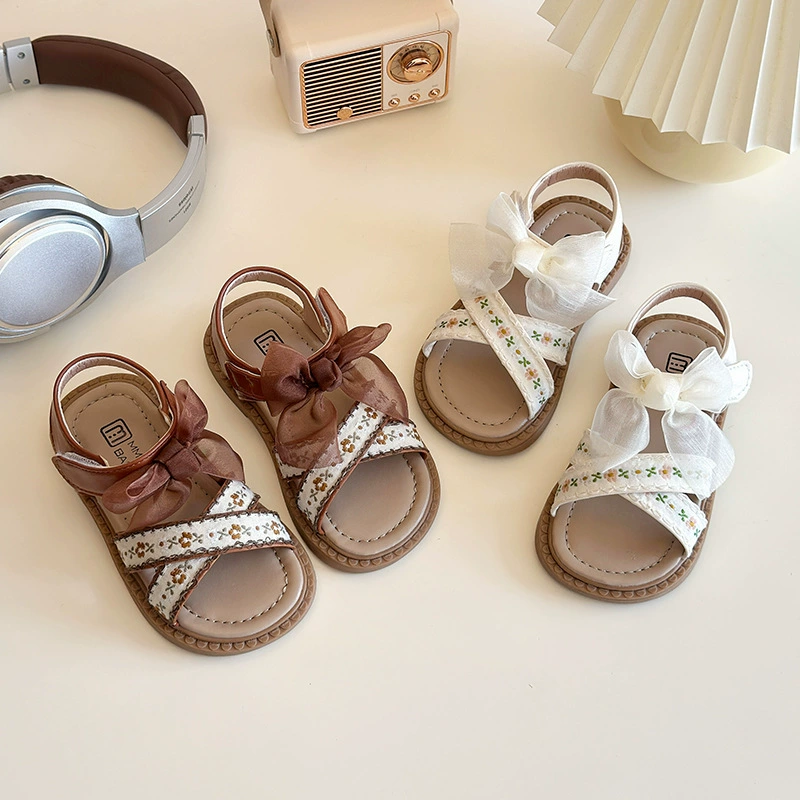 Летние новые сандалии 2025 Детская дышащая пляжная обувь для девочек кроссовки сандалии бант мягкая подошва студенческая обувь