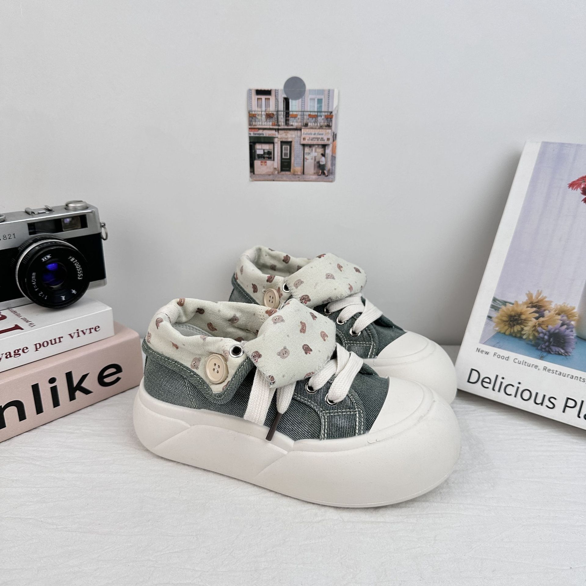 Zapatos de lona de fondo grueso de ondas distantes para mujeres 2025 nuevos zapatos de skate delgados de verano con suela gruesa de todos los zapatos casuales blancos