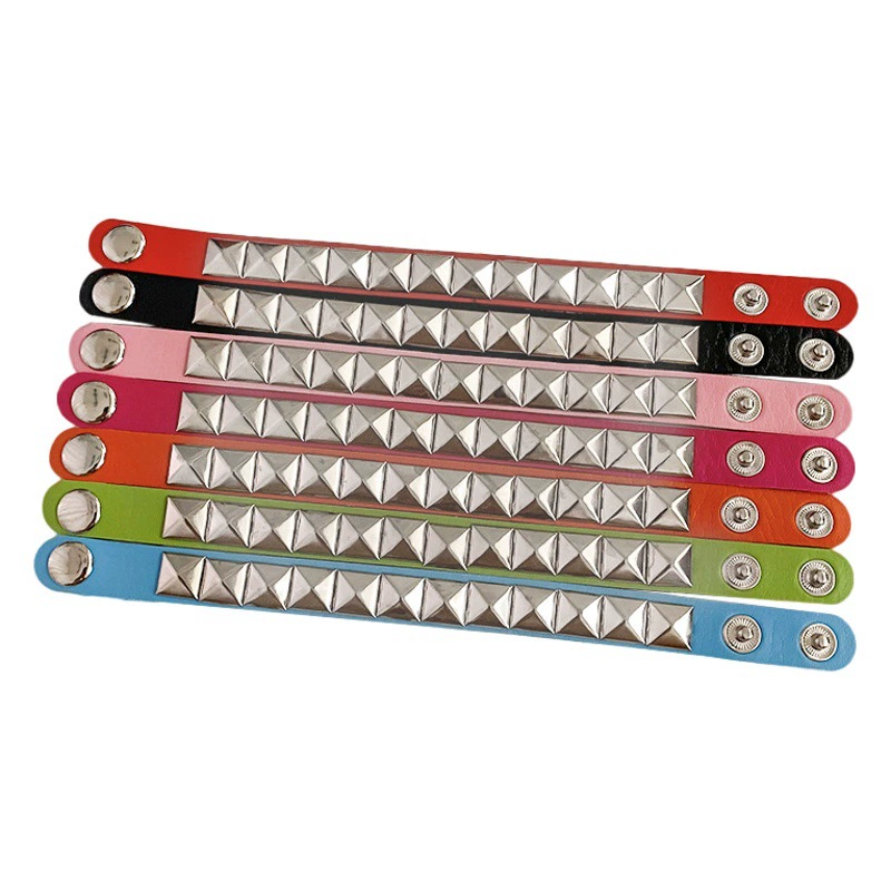 Европейский и Американский панк-стиль Однорядный четыре квадратных заклепки браслет моды Личность Браслет декоративный браслет [Factory Direct]