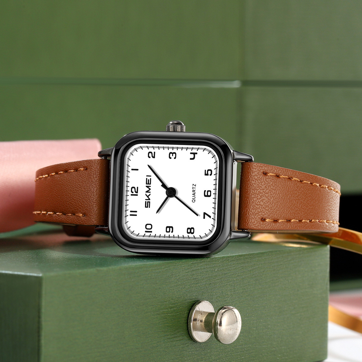 Momento cuadrado transfronterizo venta caliente correa de reloj de cuarzo ligero lujo reloj de pulsera de mujer cadena de suministro al por mayor