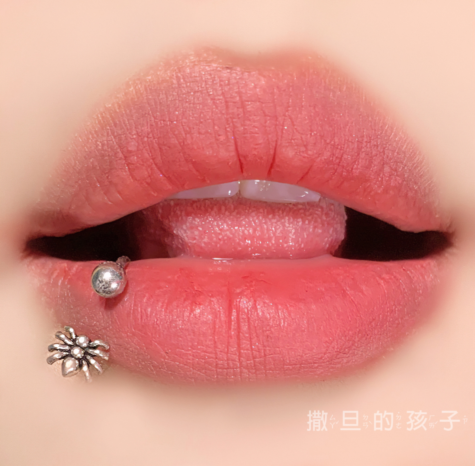 16G labret stud size and finish detail
