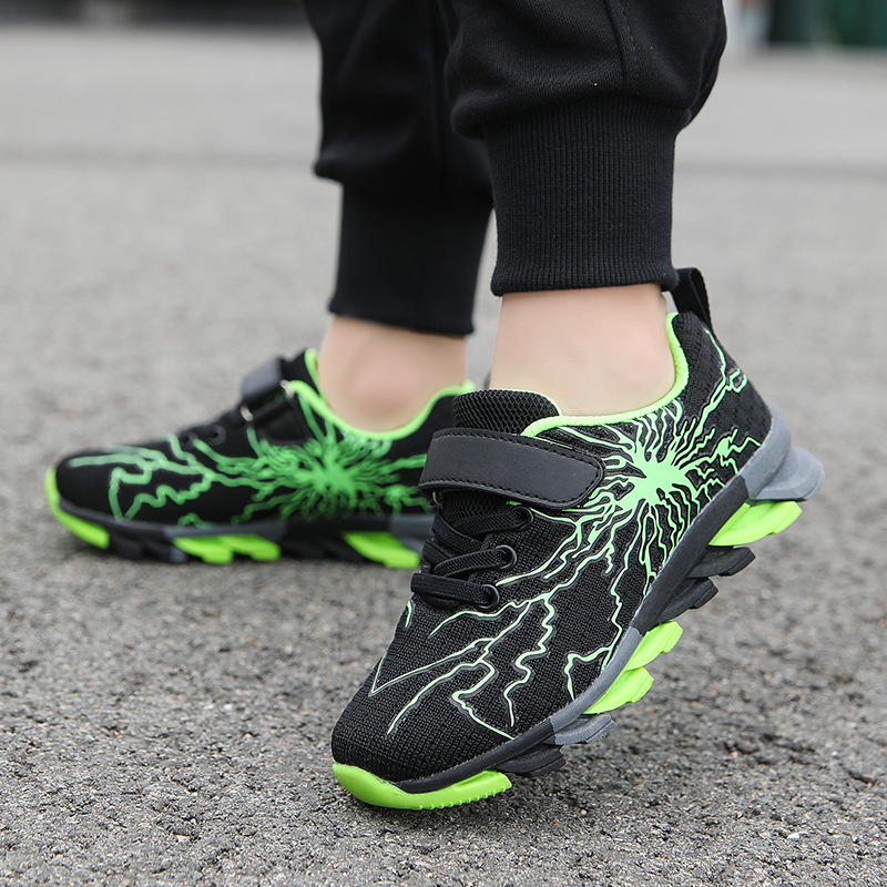 Foreign Trade Children's Sports Shoes, Breathable Fly-Knit Mesh, Non-Slip, Lightweight Running Shoes for Boys, Breathable and Comfortable