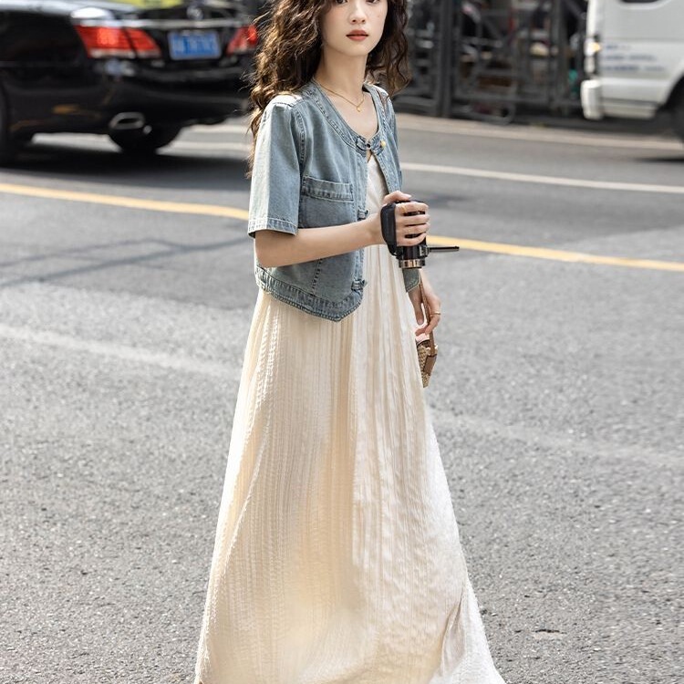 Vintage Denim Short Jacket 2026 Summer Design with Button Closure Versatile Commuter Style Loose Short-Sleeve Shirt for Women Vintage Denim Short Jacket 2026 Summer Design with Button Closure Versatile Commuter Style Loose Short-Sleeve Shirt for Women
